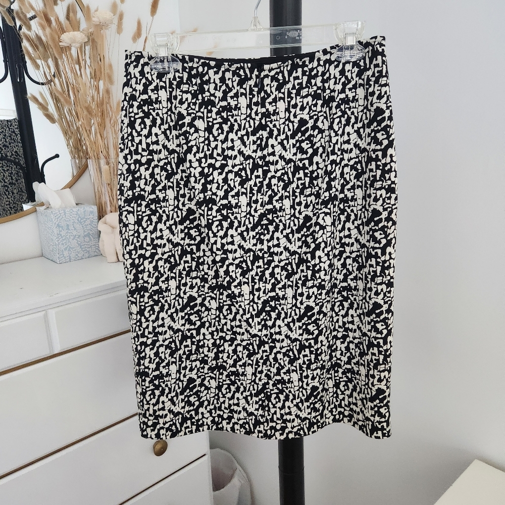 Rickie Freeman Teri Jon | Black and White Pencil Skirt, Zip Closure, Size 4